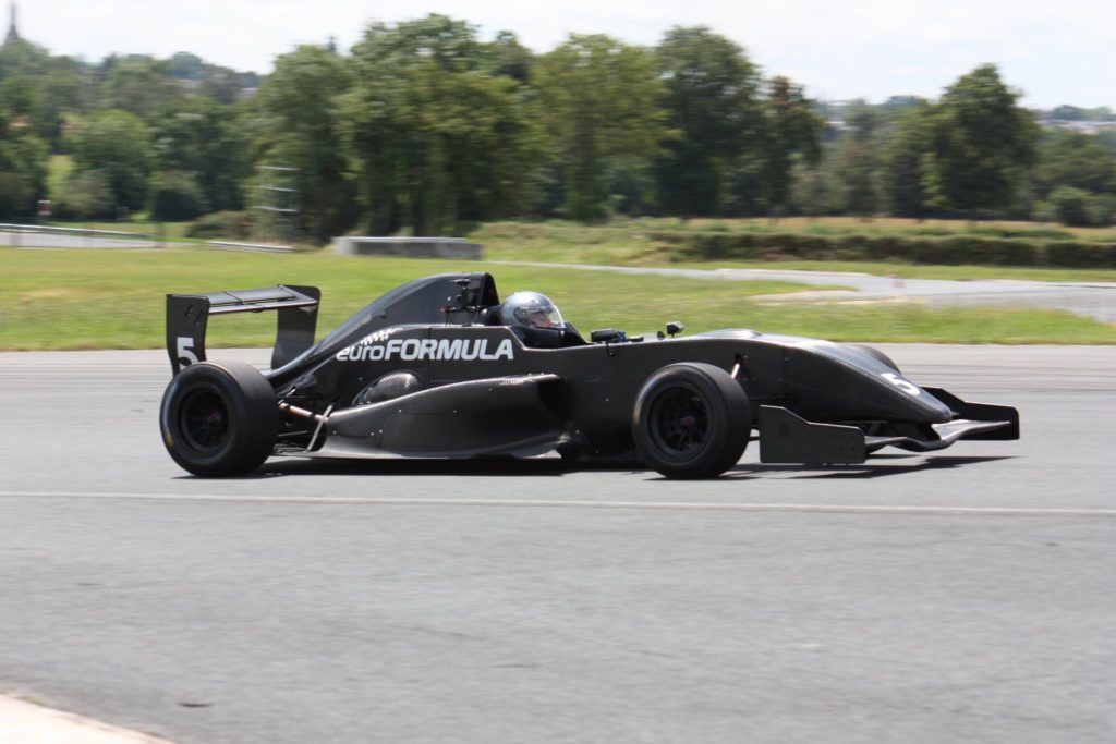 Tatuus Formule Renault 2.0 en stage de pilotage sur le Circuit de La Châtre