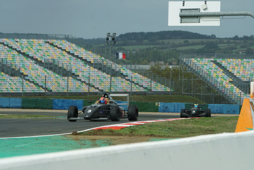 Formule 4 en piste lors d'un Trackday