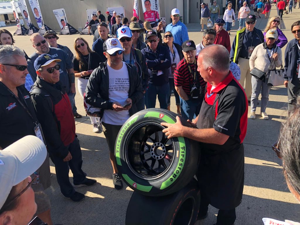 Présentation par Firestone des pneus destinés à l'Indy 500