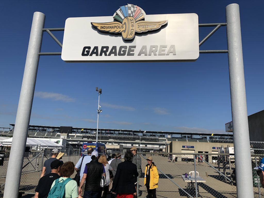Un petit tour dans le garage Area d'Indy 500 ? This is May !