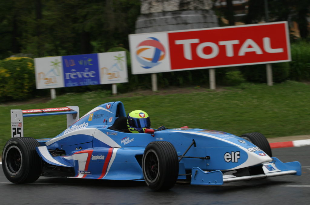 Vaillante Formula Renault 2000 pilotée par Christophe Laudat dans le Championnat de France 2004