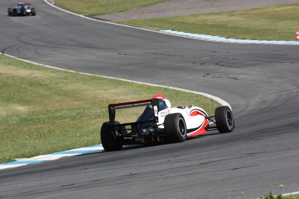 Etude de trajectoires lors d'un stage de pilotage Formule Renault