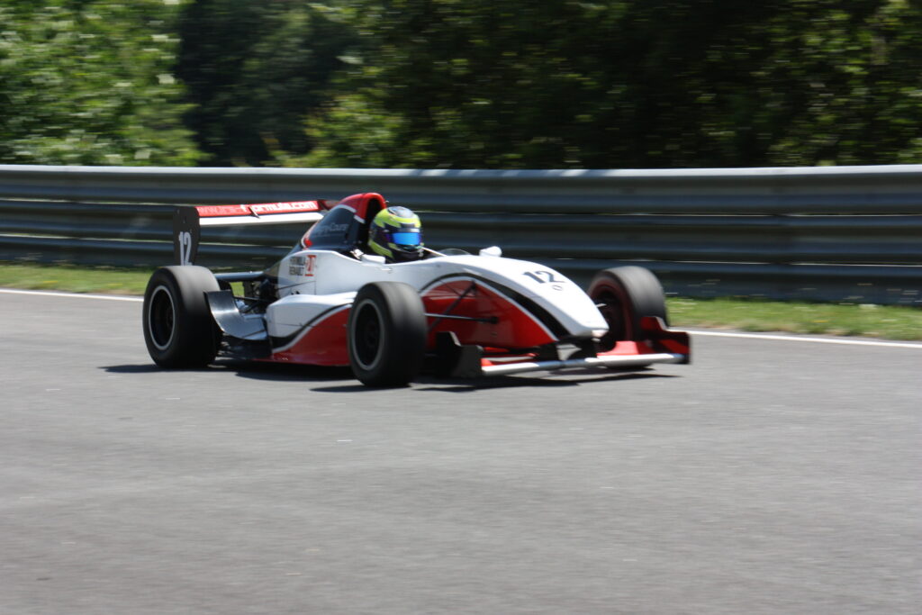 Ecole de pilotage sur circuit. Formule Renault 2.0 en piste avec Mercury Silver !