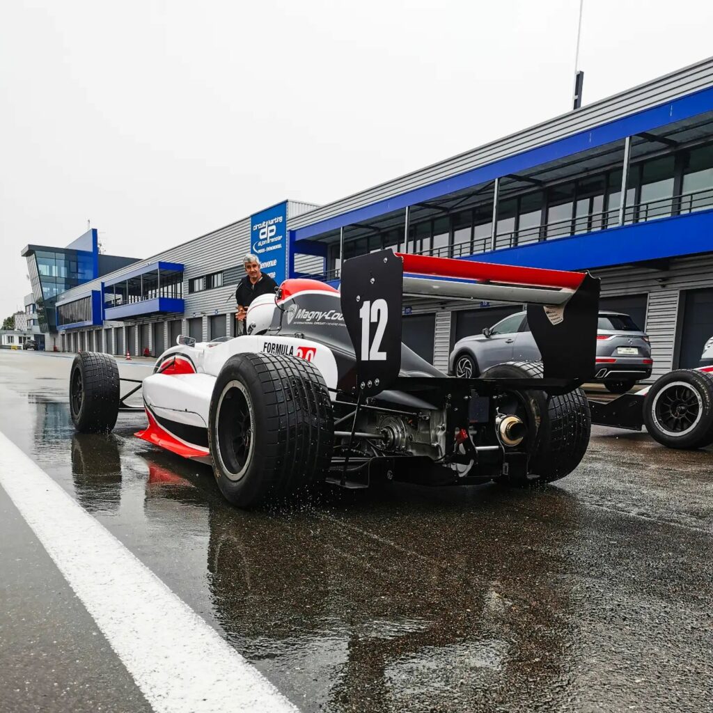 Pilotez la Formule Renault Mercury Silver lors d'un stage de pilotage sur le magnifique Circuit de Dijon-Prenois.